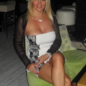 Envie de partager ma passion pour le naturisme Laetitia - rencontre-Milf-Clermont-Ferrand