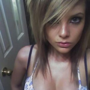 21 balais et moi je cherche l’autre moitié du soleil Delphine - rencontre-Naturiste-Aubervilliers