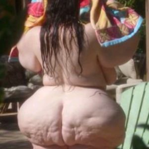 Nue quand la porte ferme Valeria - rencontre-Naturiste-Cergy